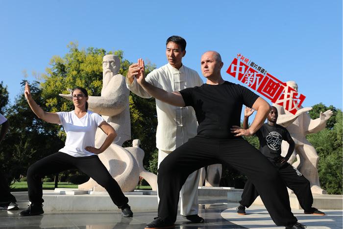 “China Travel”持续火热 老外在中国越来越会玩了