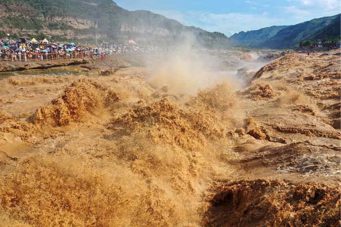 山西吉县黄河壶口瀑布迎来秋汛