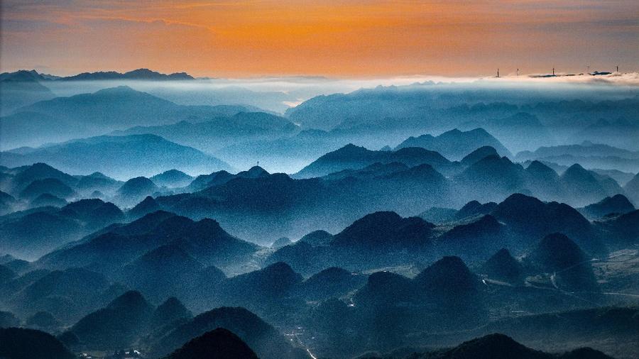 贵州赫章：初秋云海漫群山 宛如水墨画