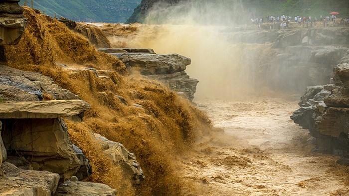壶口瀑布迎来“金瀑飞流”